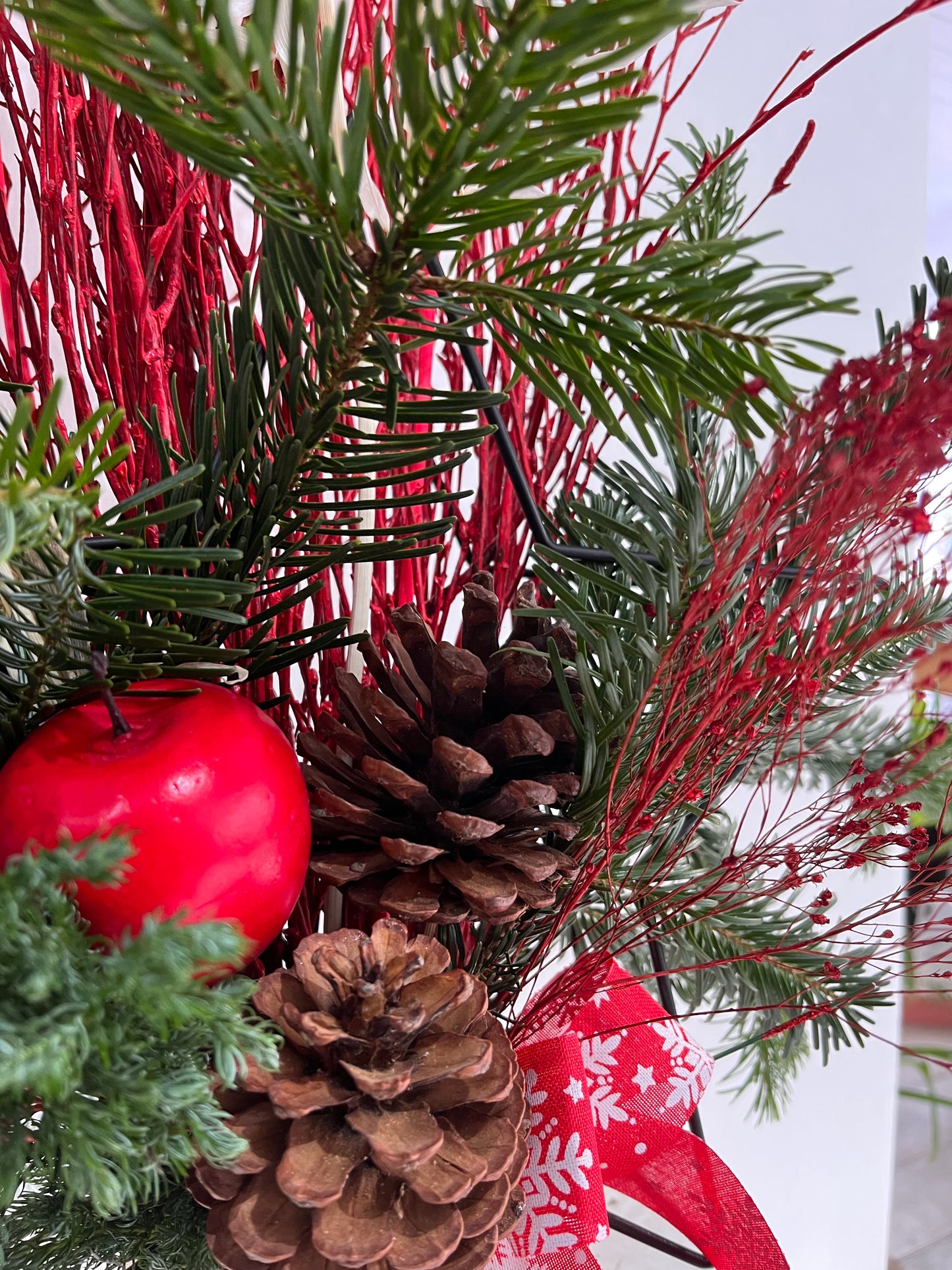 Nordic Christmas Shooting Star Arrangement